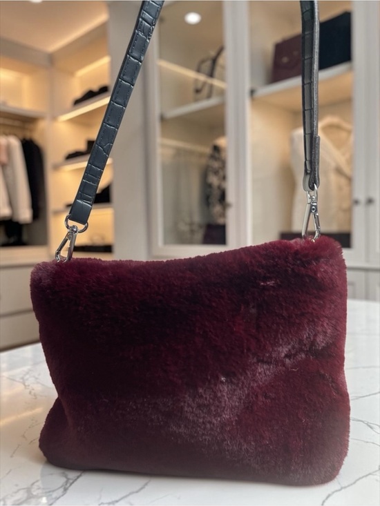 Stella & Dot Handbags - Stella and Dot Burgundy Faux Fur Shoulder Bag Croc Embossed Detachable Strap